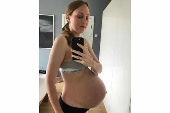 Grávida de trigêmeos mostra a mudança do corpo durante a gravidez