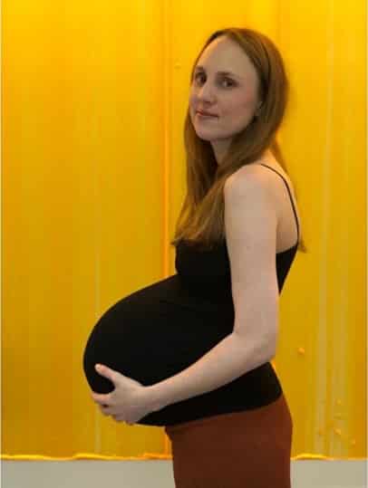 Grávida de trigêmeos mostra a mudança do corpo durante a gravidez