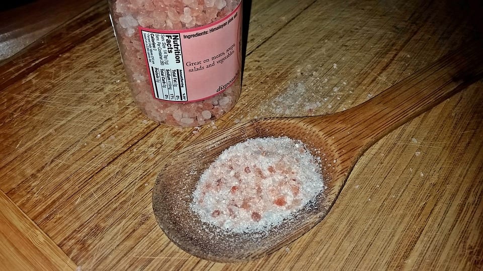 Como substituir o sal na hora de cozinhar sem perder o sabor da comida
