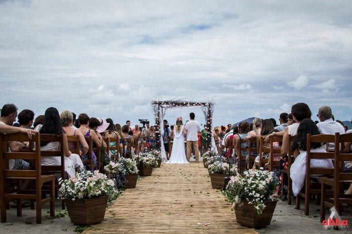 Quanto custa um casamento na praia? [e fotos para te inspirar]