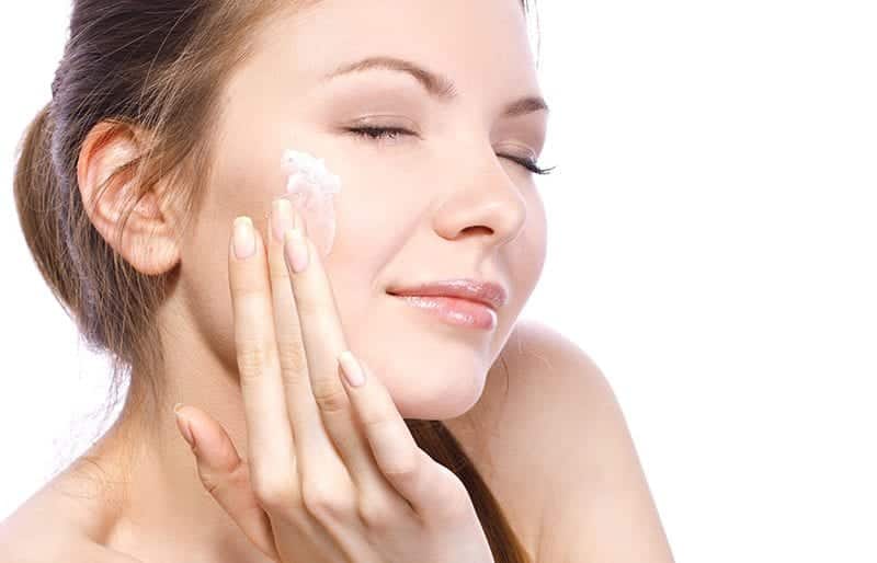 4 passos simples para cuidar da pele oleosa [saúde]