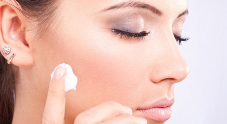 4 passos simples para cuidar da pele oleosa [saúde]