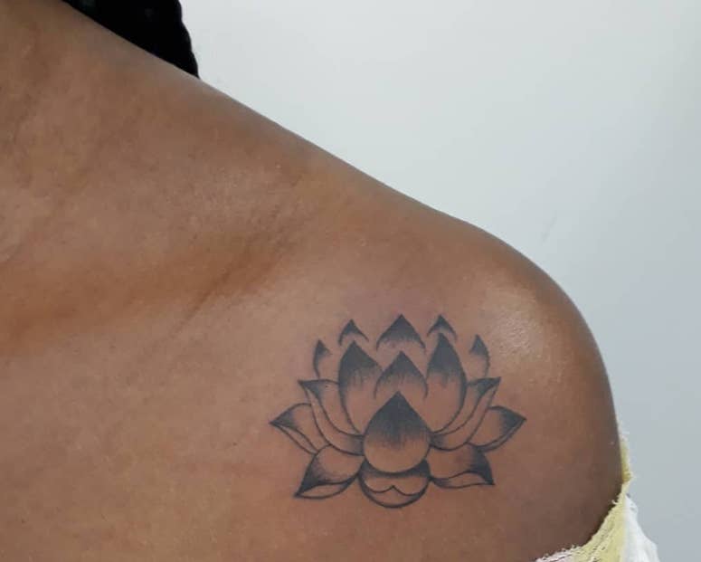 50 possibilidades de tatuagem no ombro que você pode aderir
