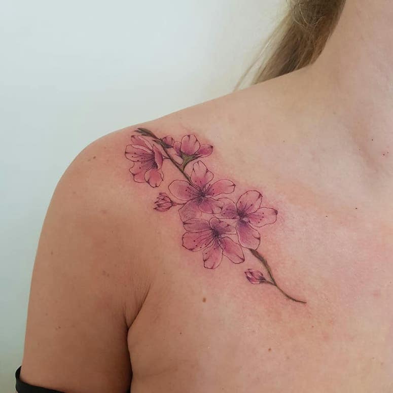 50 possibilidades de tatuagem no ombro que você pode aderir