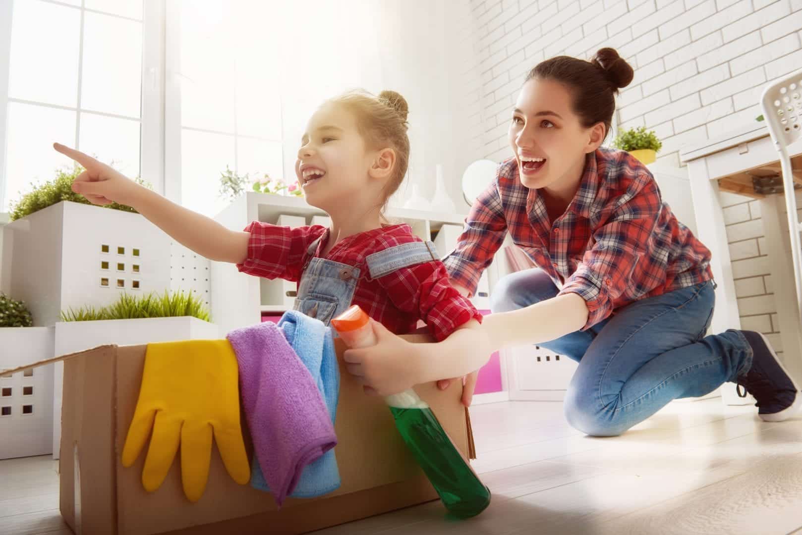 Entenda de que forma seus filhos podem ajudar a cuidar da casa