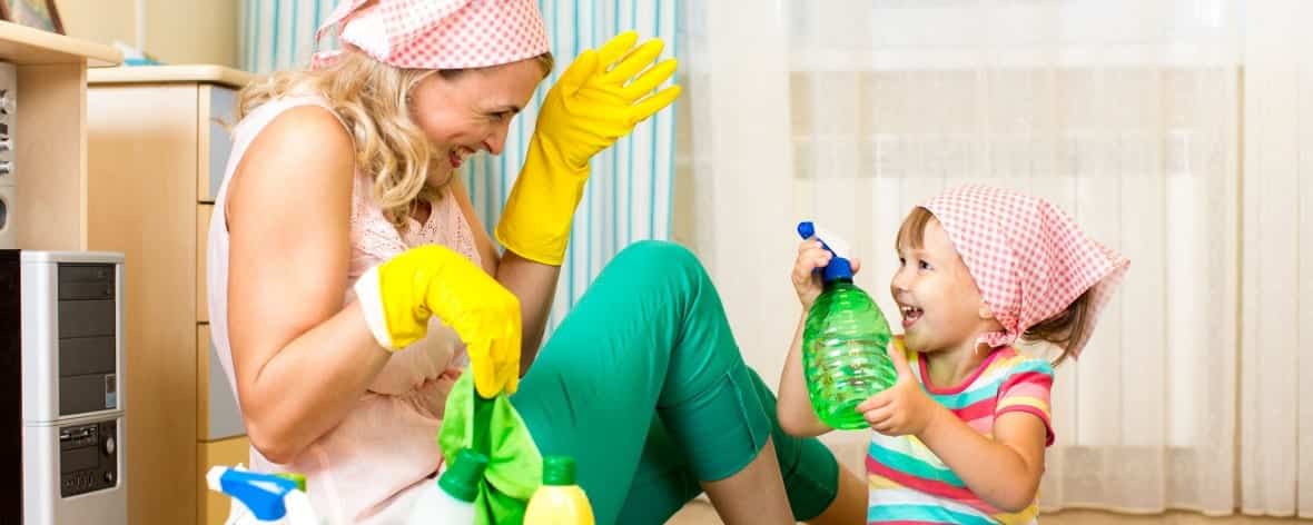 Entenda de que forma seus filhos podem ajudar a cuidar da casa
