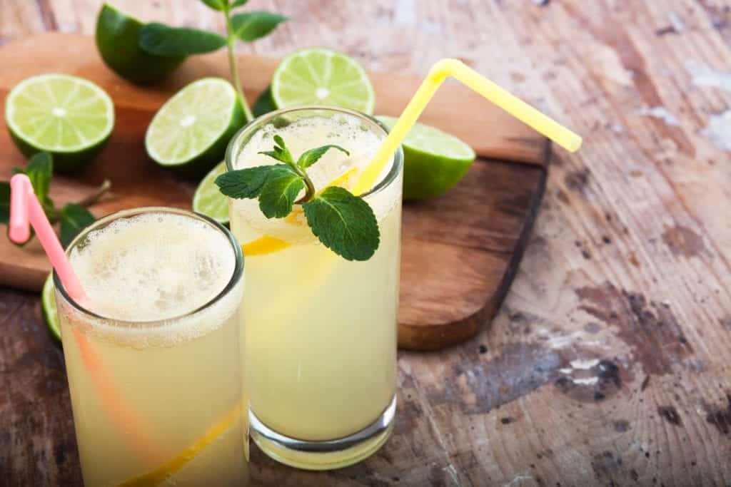 Quais benefícios o suco de limão traz para nosso corpo? Descubra agora