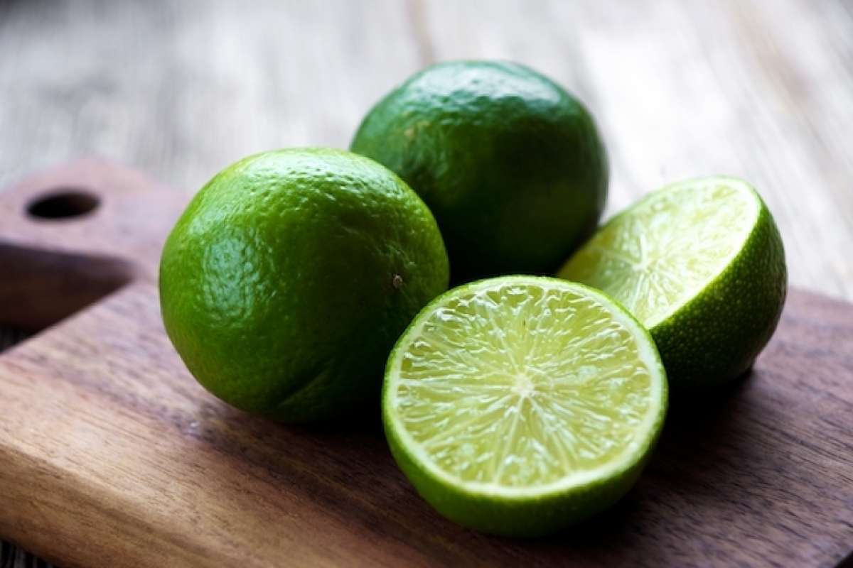 Quais benefícios o suco de limão traz para nosso corpo? Descubra agora