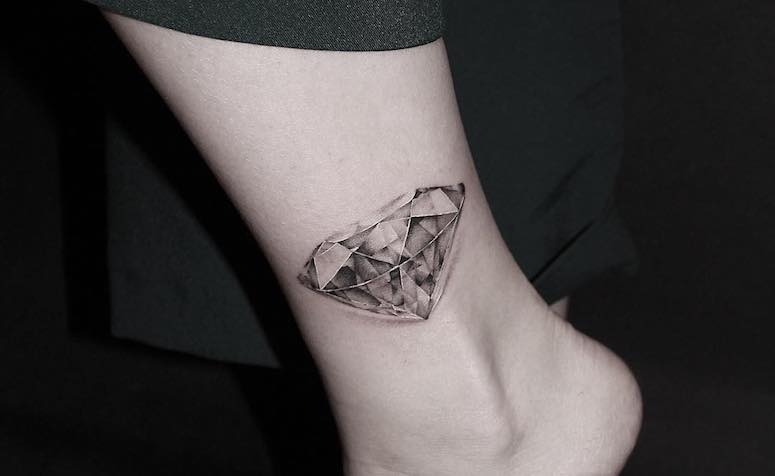Venha conferir 80 ideias de tatuagem de diamante para você se inspirar