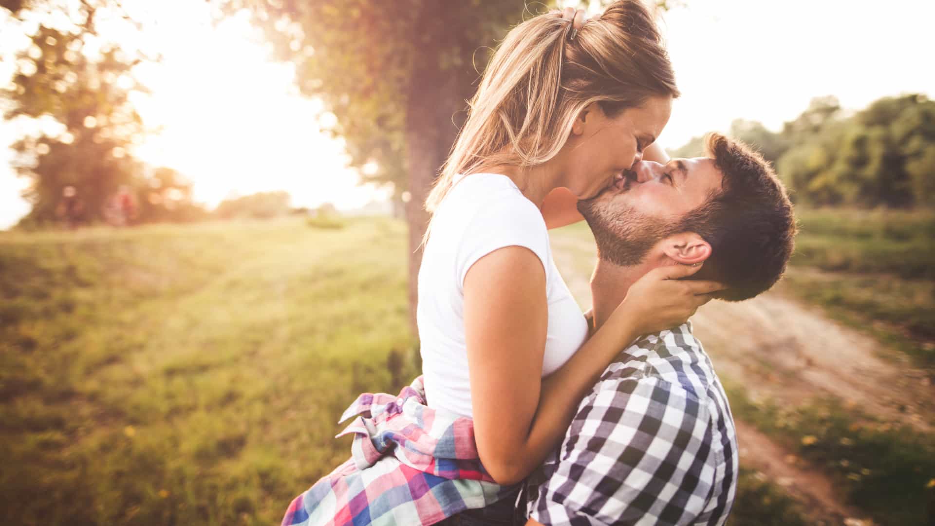 Beijos quentes: 8 tipos de beijos para pegar o crush de jeito
