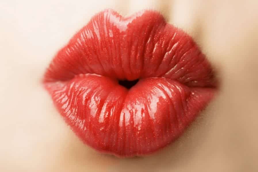 Beijos quentes, 8 tipos de beijos para pegar o crush de jeito
