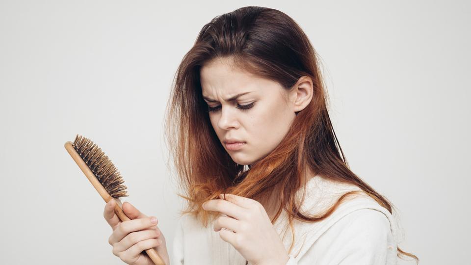 Queda de cabelo - quais são as causas, como evitar e como tratar