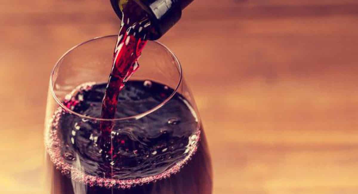 Afinal, beber uma tacinha de vinho emagrece mesmo, ou não?