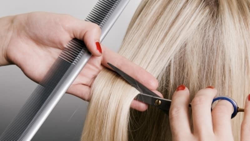 Descubra os 12 piores erros que muitas mulheres cometem nos cabelos