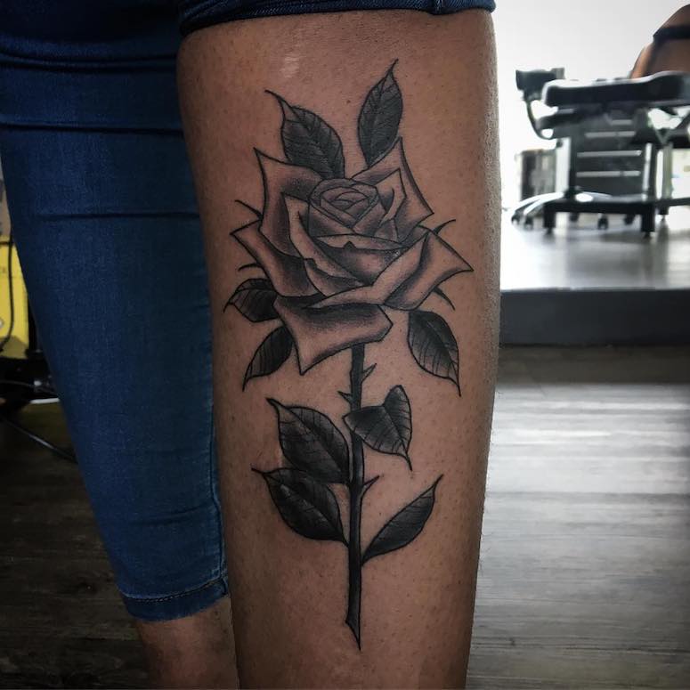 + de 80 fotos de tatuagens de rosas para você se inspirar