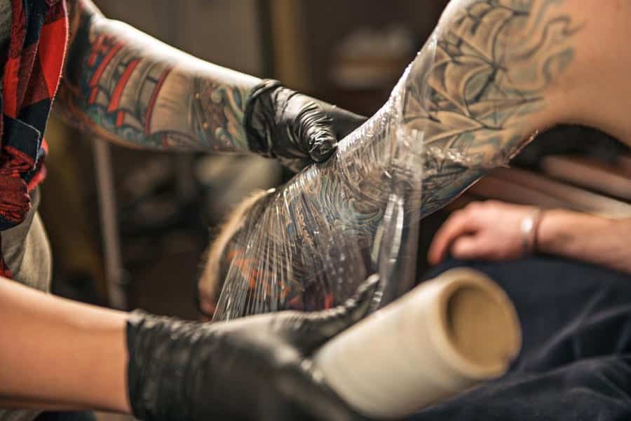 Cuidados com a tatuagem - Confira 8 dicas de como cuidar