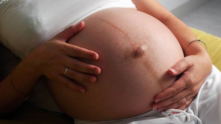 Você sabia que pode ocorrer mudanças no umbigo de grávida?