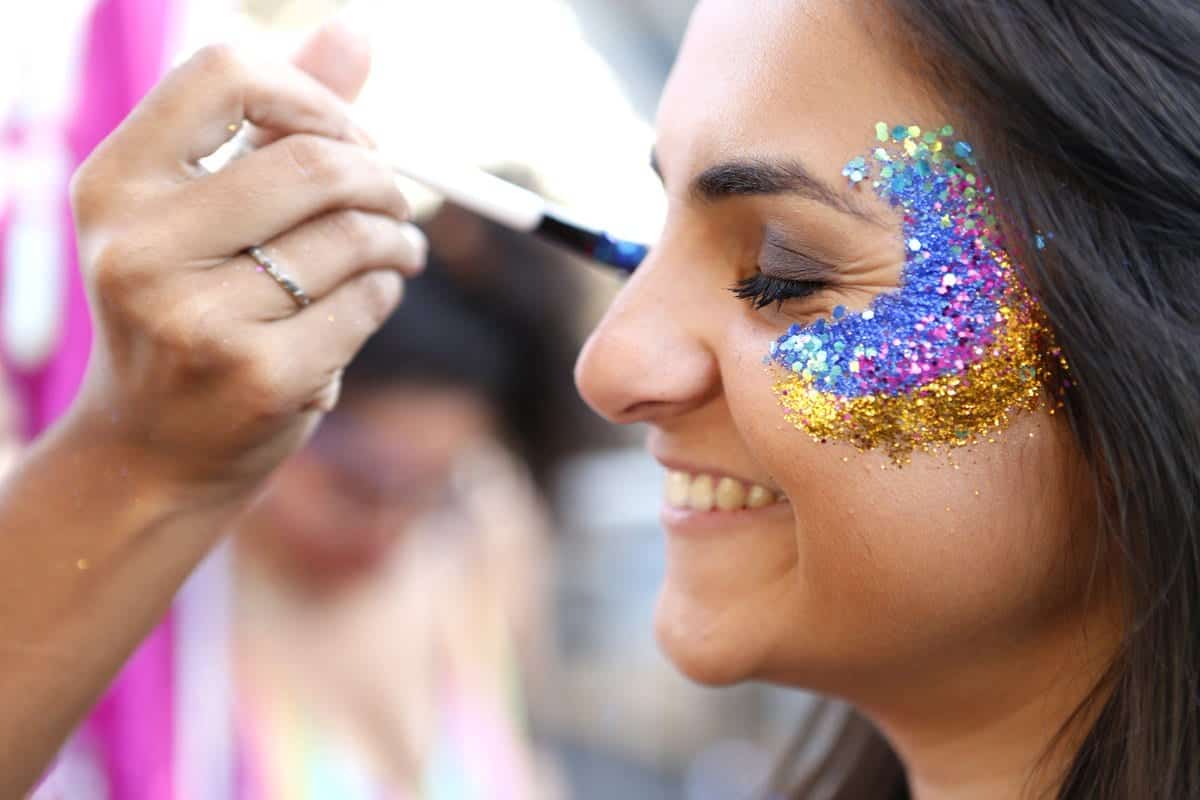 Purpurina - confira algumas dicas para arrasar no brilho no carnaval