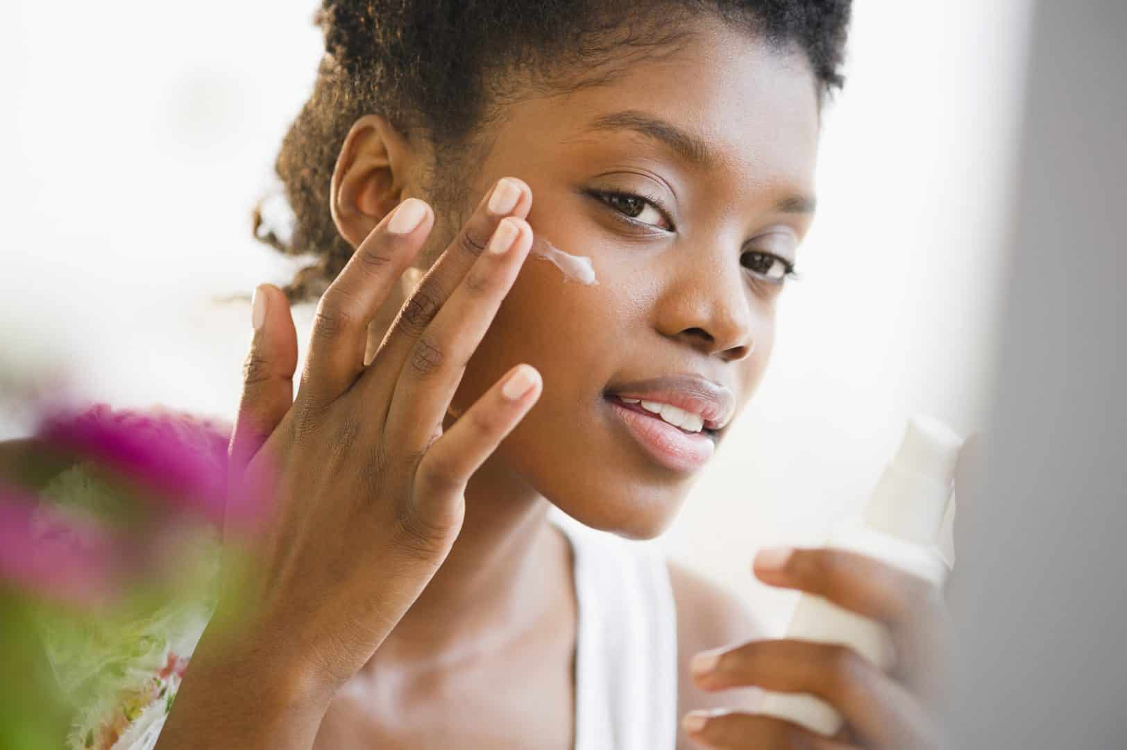 Como cuidar da pele à noite- aprenda a fazer uma boa rotina de cuidados