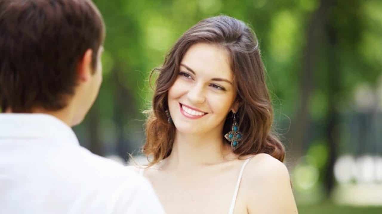 Flertar - O que é e 8 dicas de como flertar