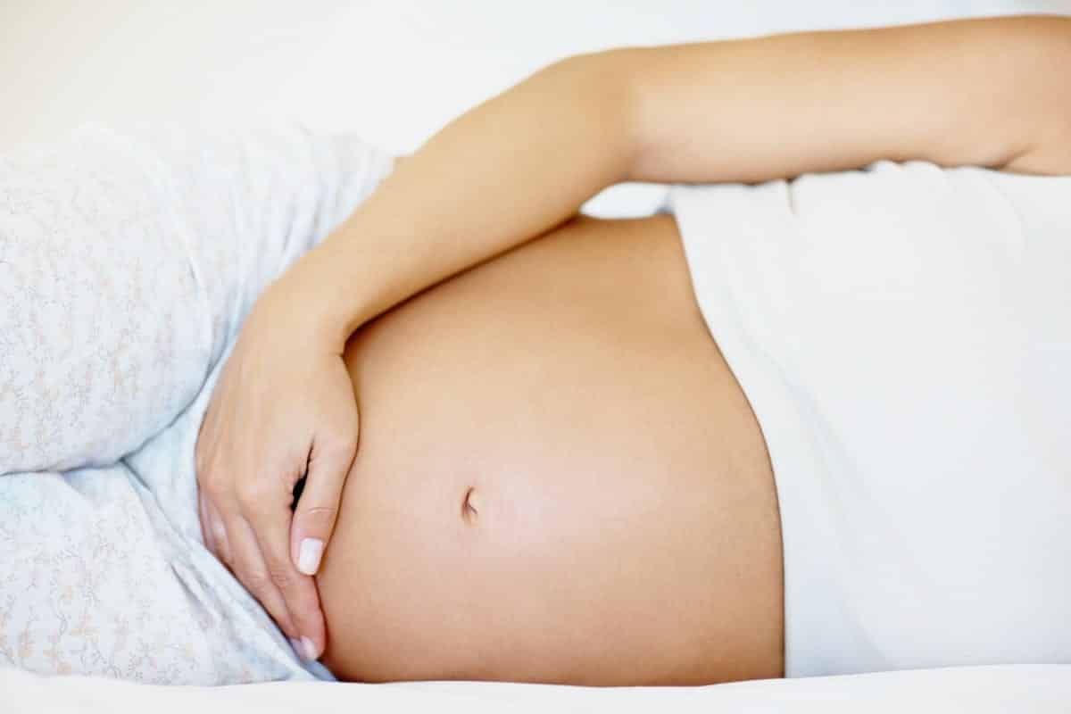 Por que o bebê chuta o útero? tudo sobre esse acontecimento da gravidez