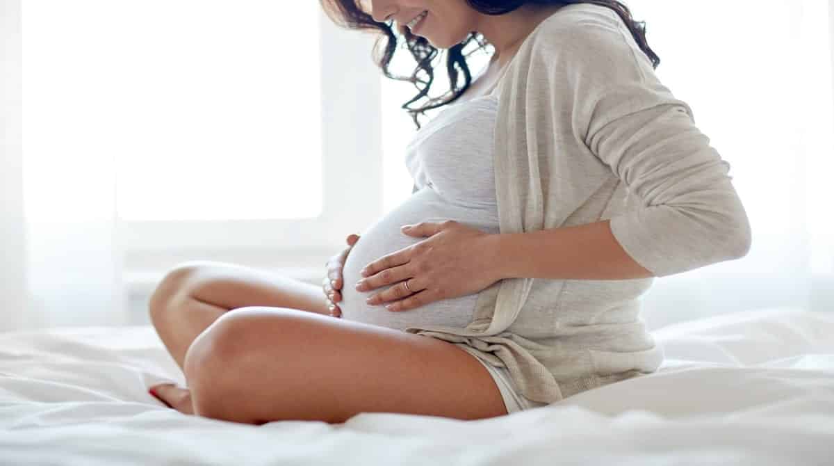 Por que o bebê chuta o útero? tudo sobre esse acontecimento da gravidez
