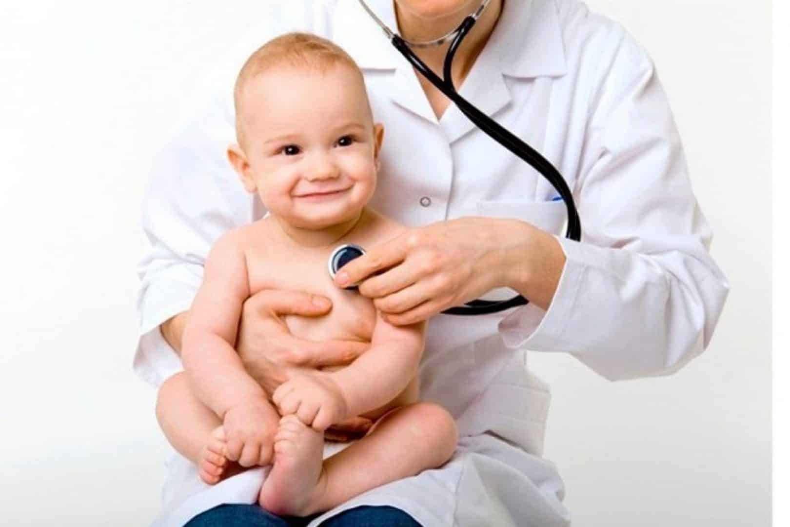 Pediatra e criança