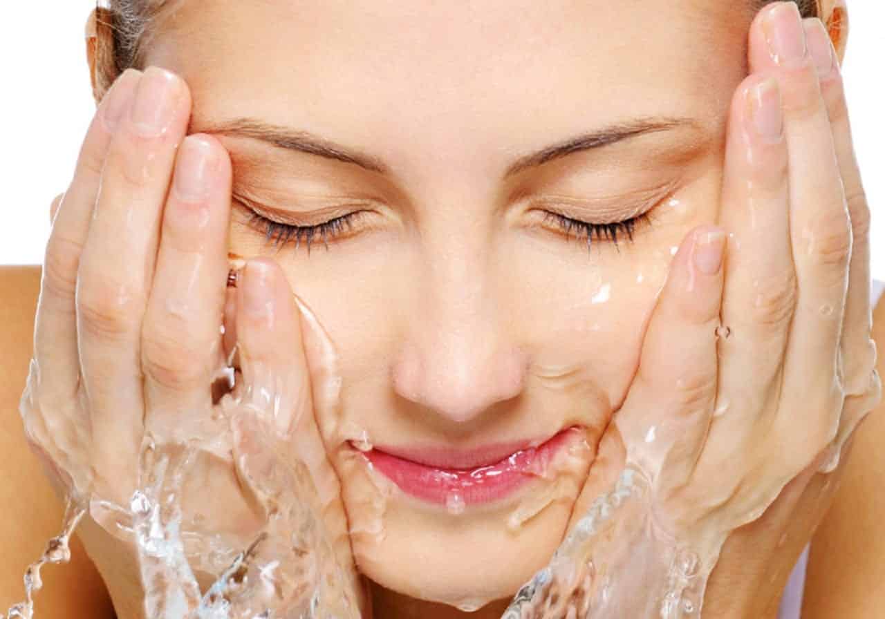 Lavar o rosto - por que, a forma correta e quais cuidados