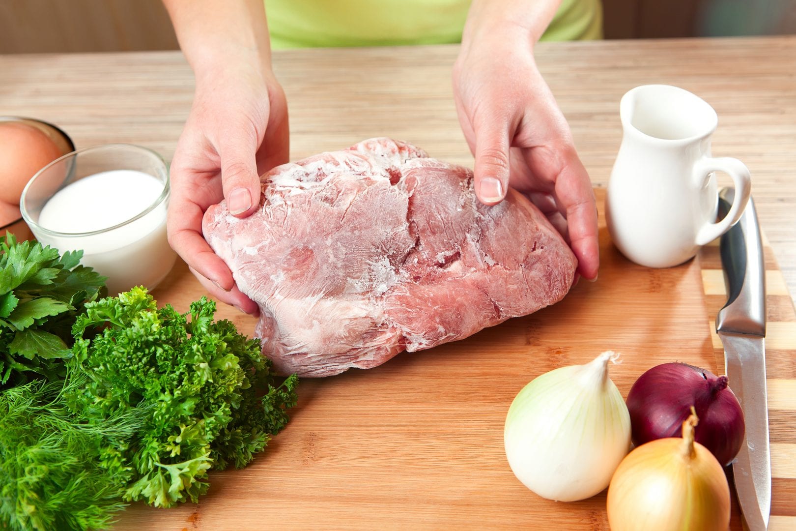Como descongelar carne - Dicas e o que não fazer