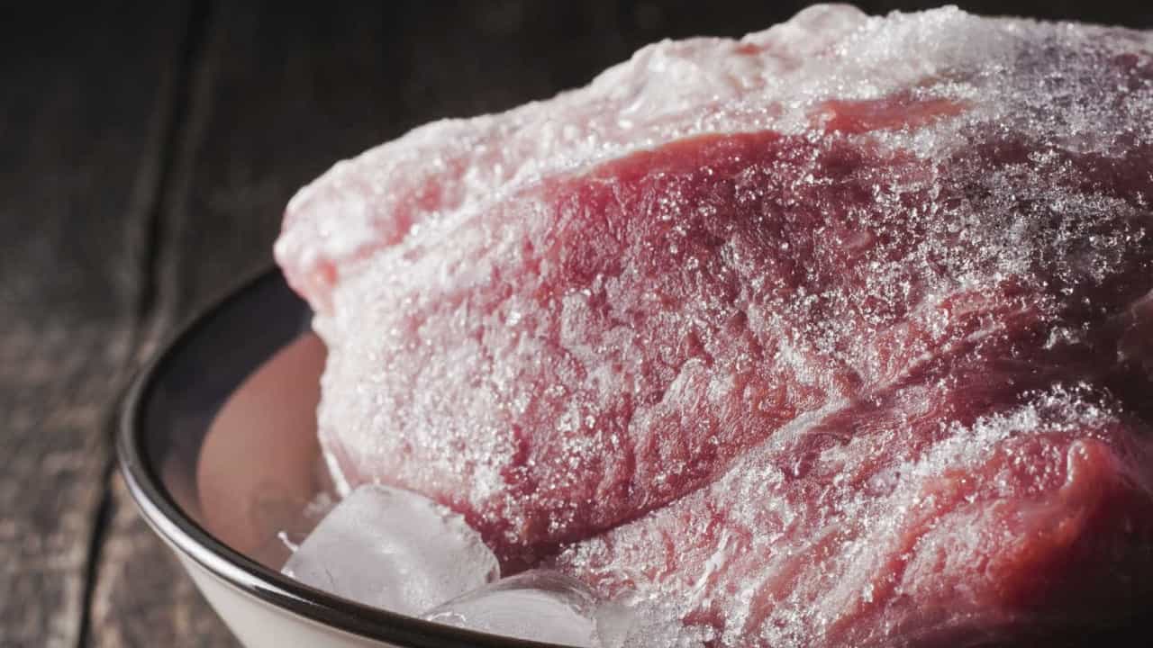 Como descongelar carne - Dicas, truques e o que não fazer