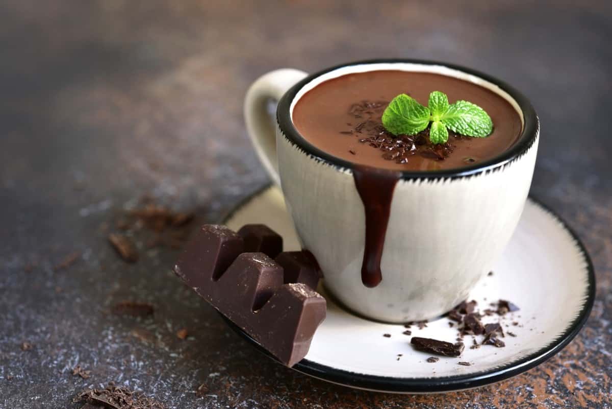 Como fazer chocolate quente - 18 receitas incríveis para turbinar a bebida