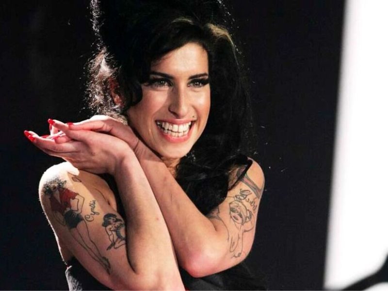 Amy Winehouse: conheça a breve vida e carreira da cantora
