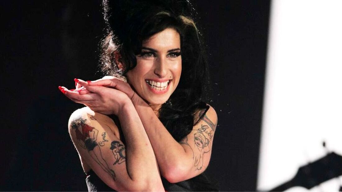 Amy Winehouse: conheça a breve vida e carreira da cantora