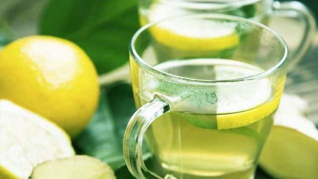 Suco de limão para unha amarelada por esmalte