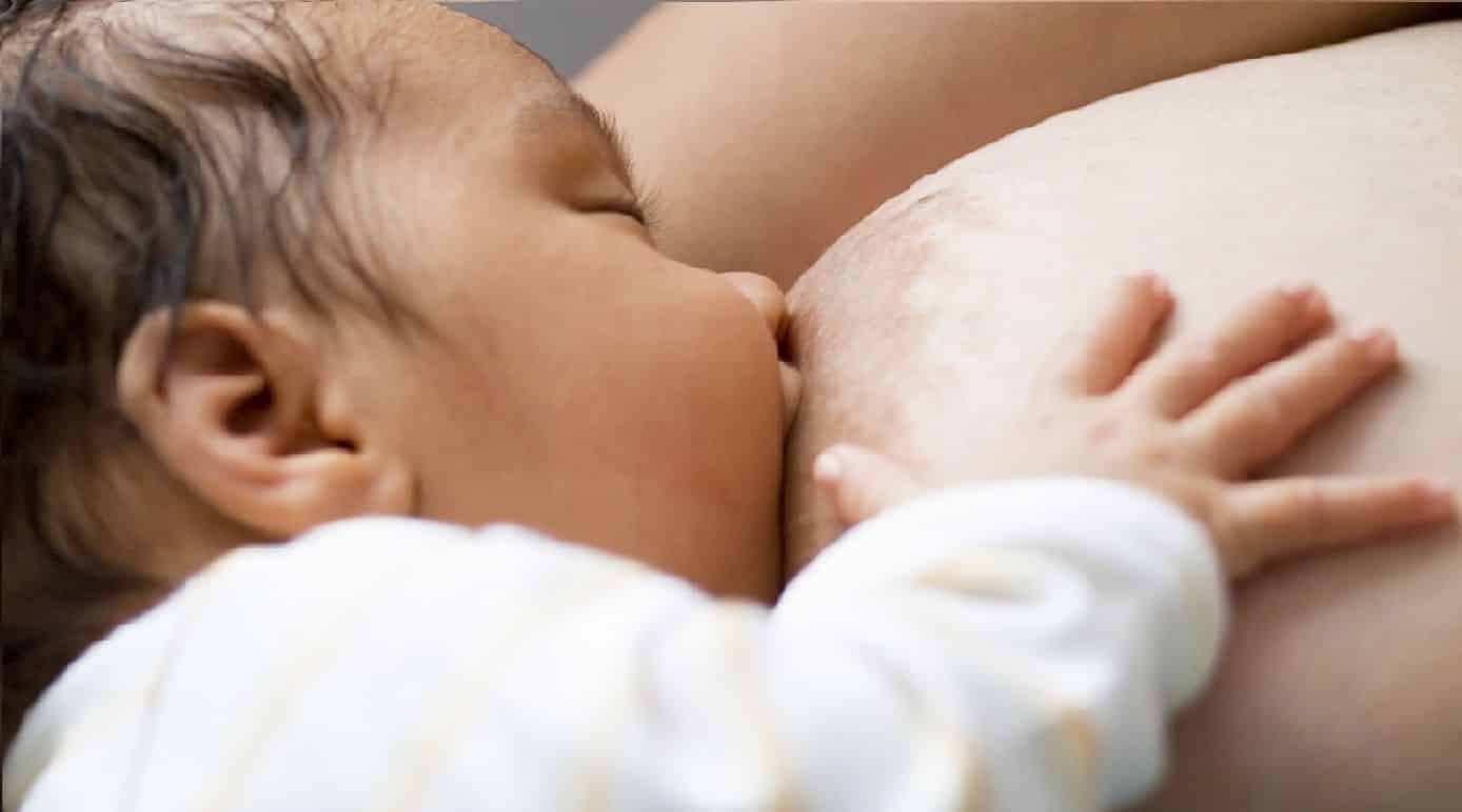 O bebê precisa arrotar após a amamentação? Dicas para ajudar os pequenos