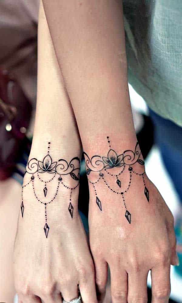 tatuagem de henna nos punhos - Arte Milenar