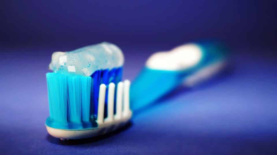 Mancha de pasta de dente – Dicas para salvar as roupas