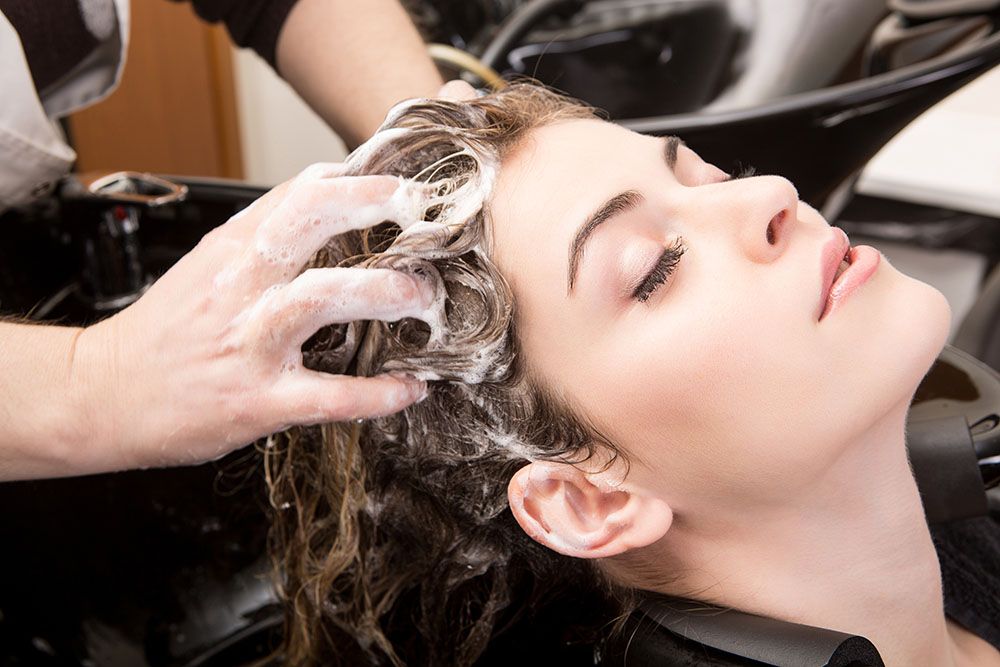Massagem capilar – Benefícios e como fazer no cabelo