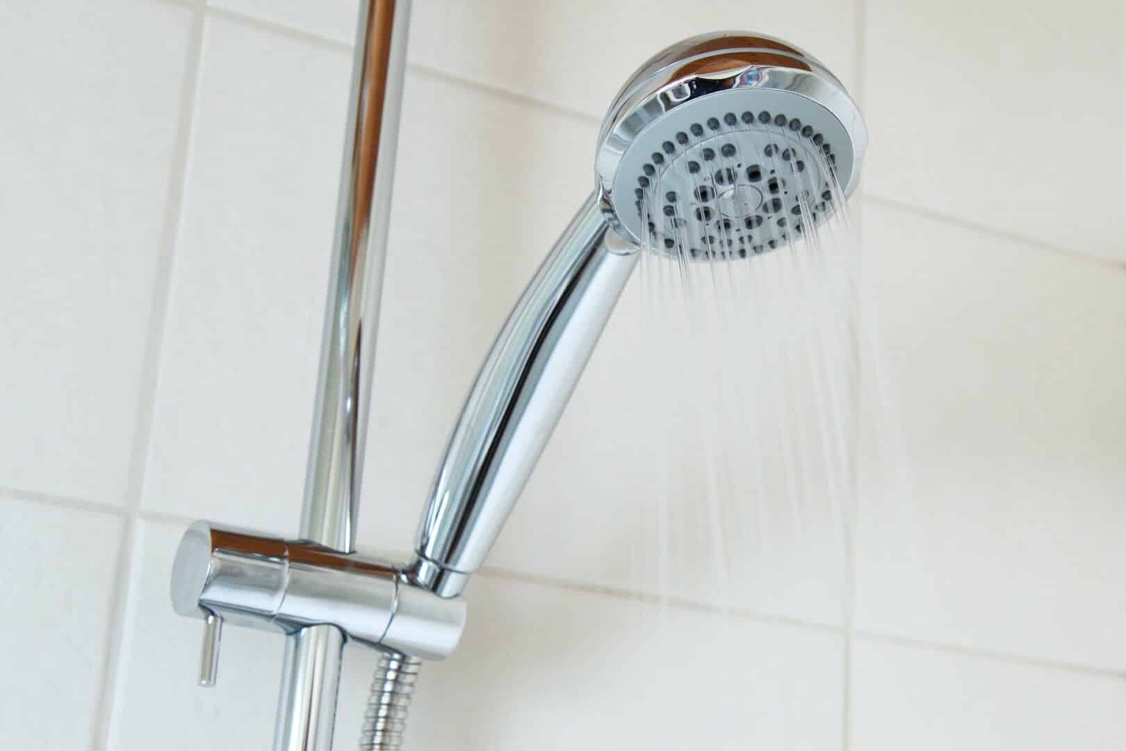 Como limpar chuveiro – Dicas fáceis e econômicas