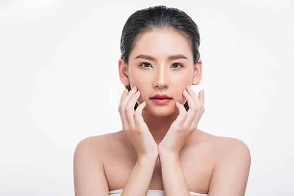 Máscara coreana — o que é? Tipos, benefícios e passo a passo para aplicar na pele