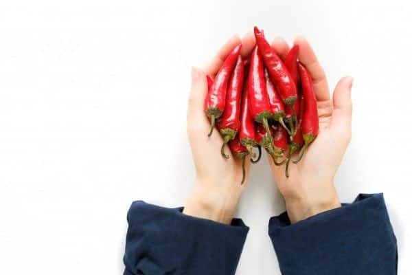 Grávida pode comer pimenta? Mitos e verdades sobre o fruto na gestação