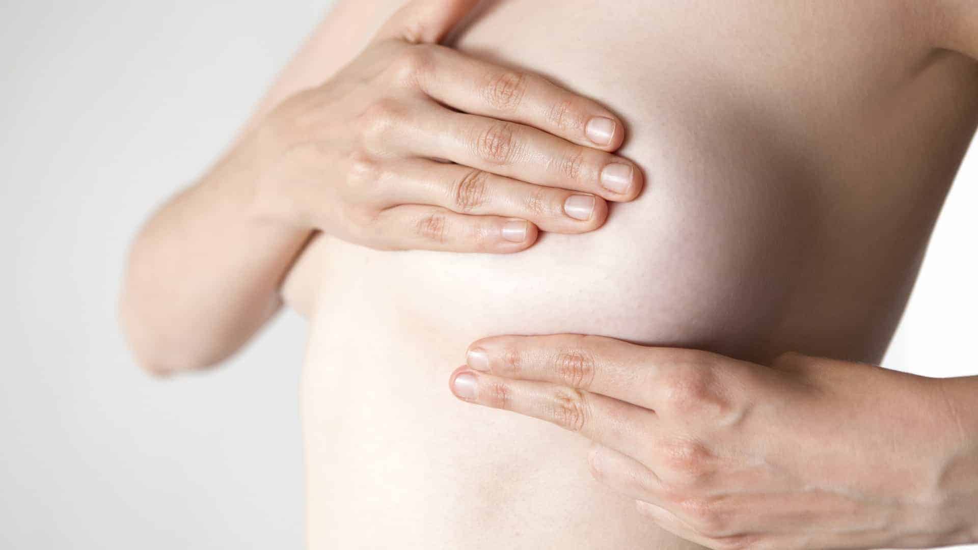 Dor na mama: principais causas e tratamentos