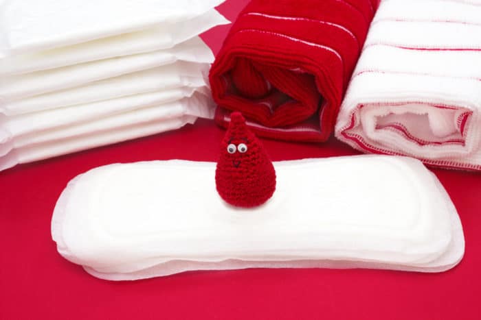 Menstruação com coágulos: causas e como lidar com o quadro