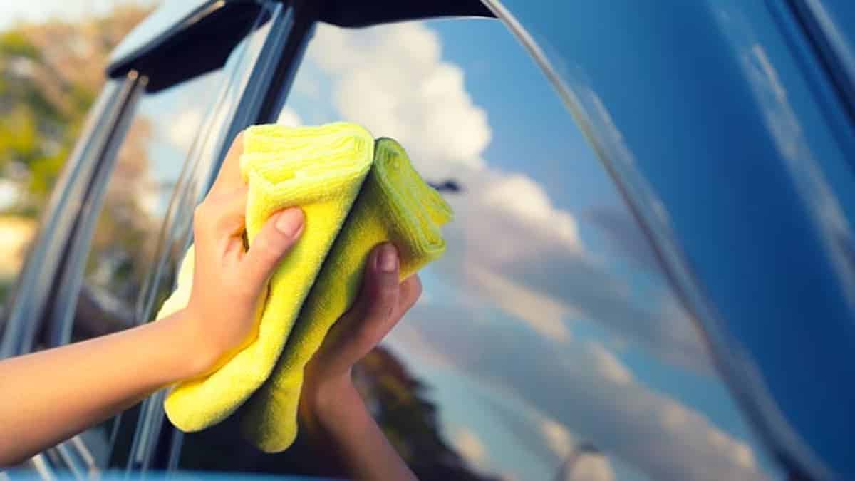 Como limpar vidro de carro e deixar brilhando de tão limpo