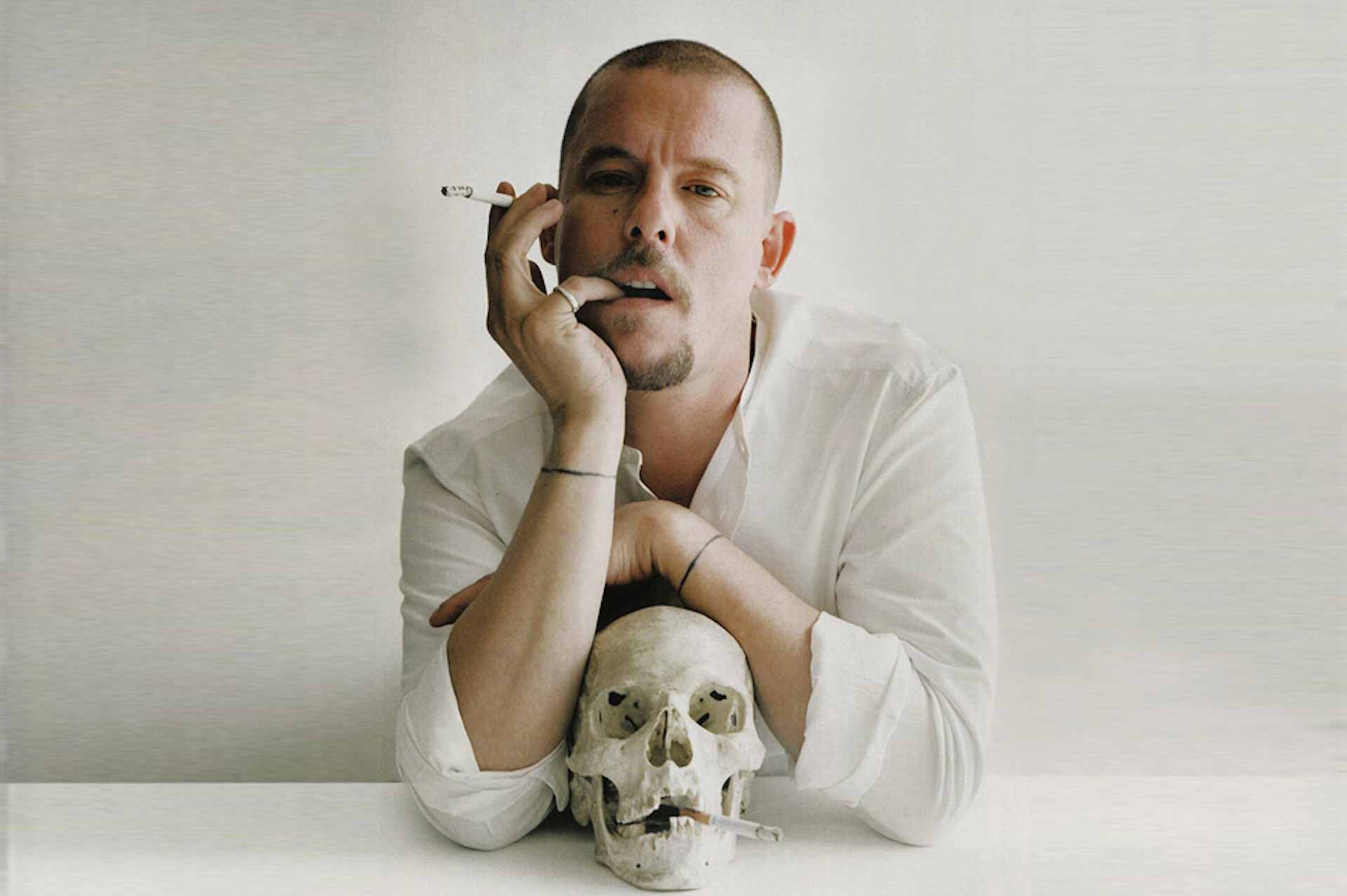 Alexander McQueen: estilista controverso, icônico e gênio da moda