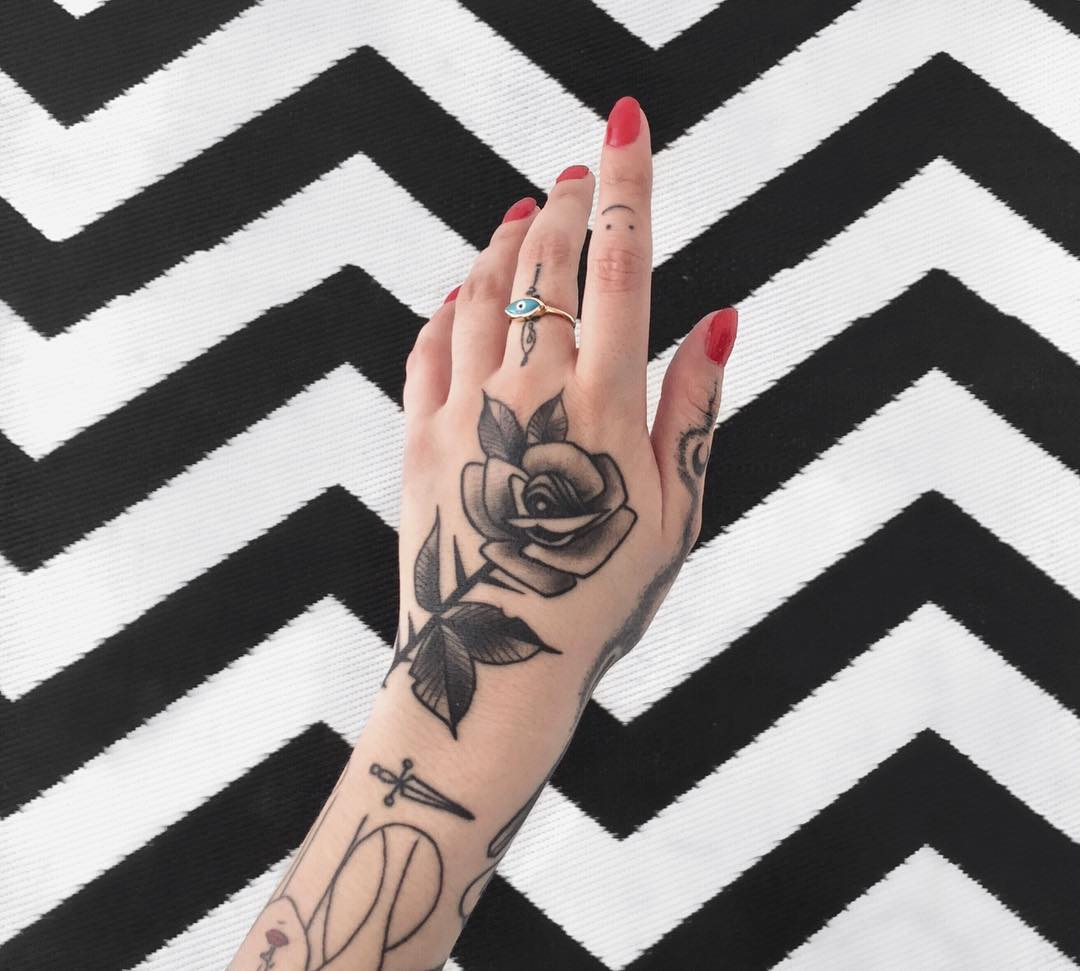 Tatuagem blackwork: 50 inspirações para o estilo que não sai de moda