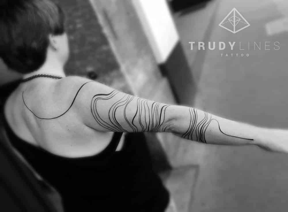 Tatuagem single line: 25 inspirações do estilo de uma linha só