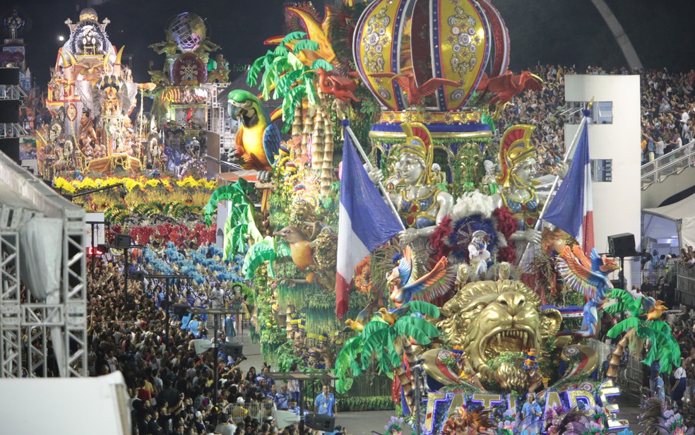 Polêmica sobre desfiles de Carnaval