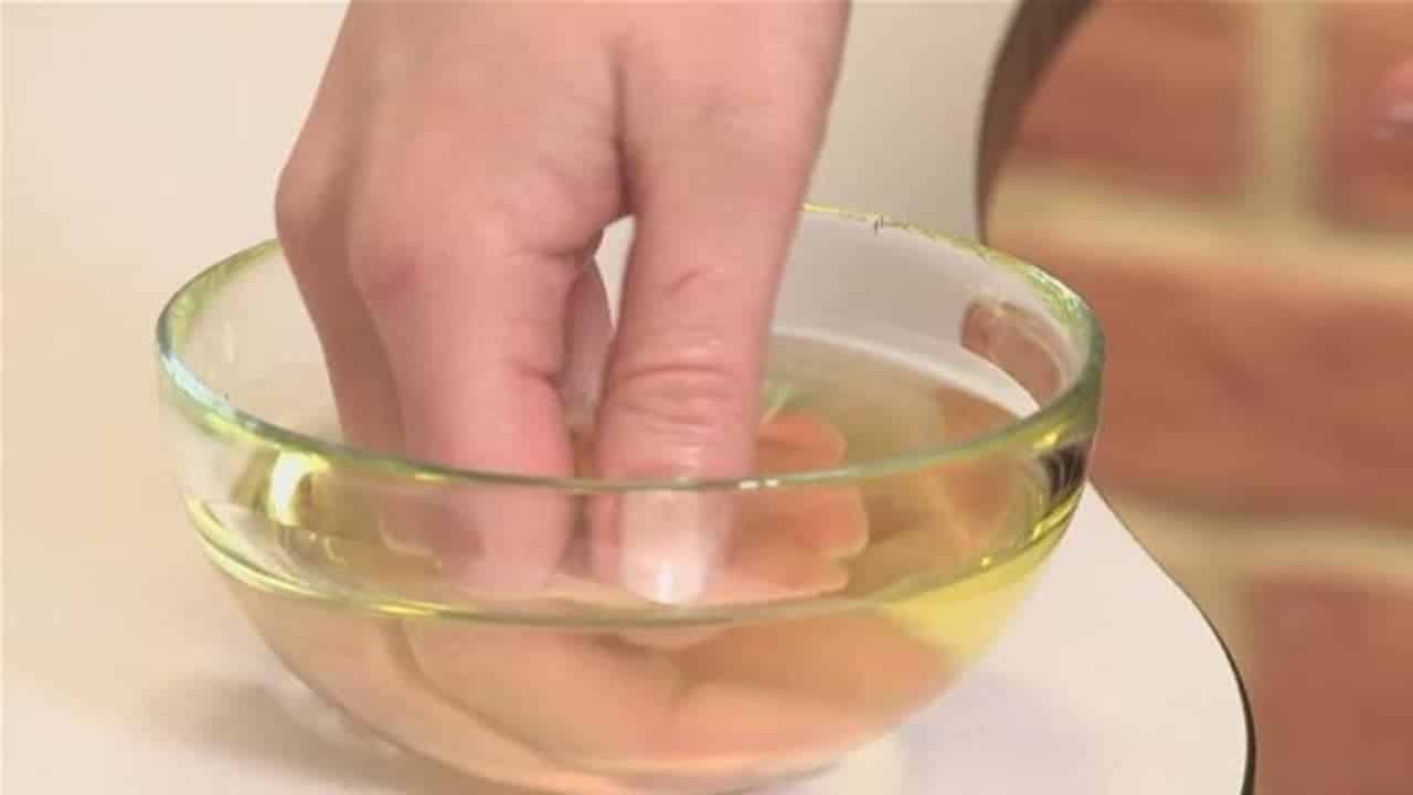 Como tirar o cheiro de alho das mãos: 12 dicas rápidas e eficientes