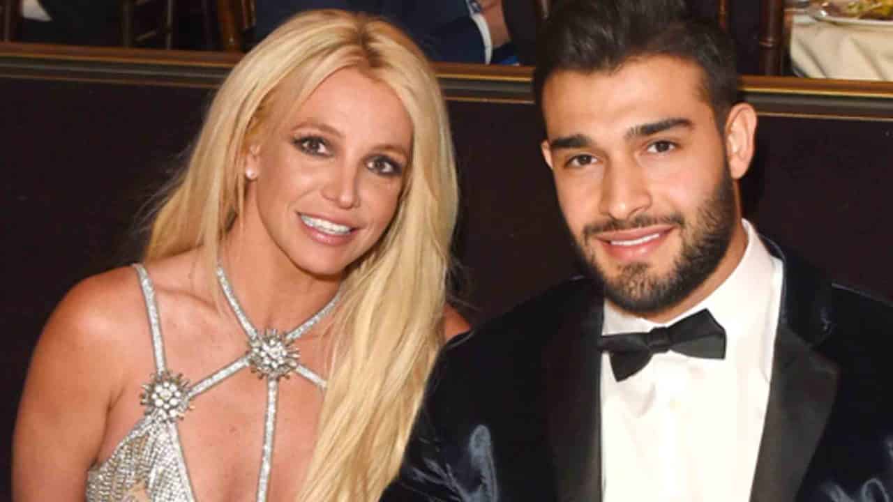 Quem é Sam Asghari, noivo e pai do 3º filho de Britney Spears?